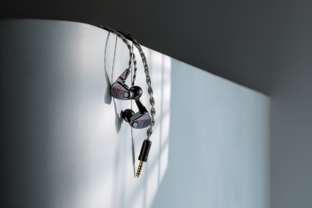 【美品】Astell&Kern XIO (64 Audioコラボモデル) 10/4発売】Astell&Kernと64 Audioのコラボ有線イヤホン『XIO』が登場